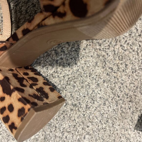 A NEW DAY CHEETAH BLOCK SANDAL HEELS SZ 8M - Picture 3 of 5
